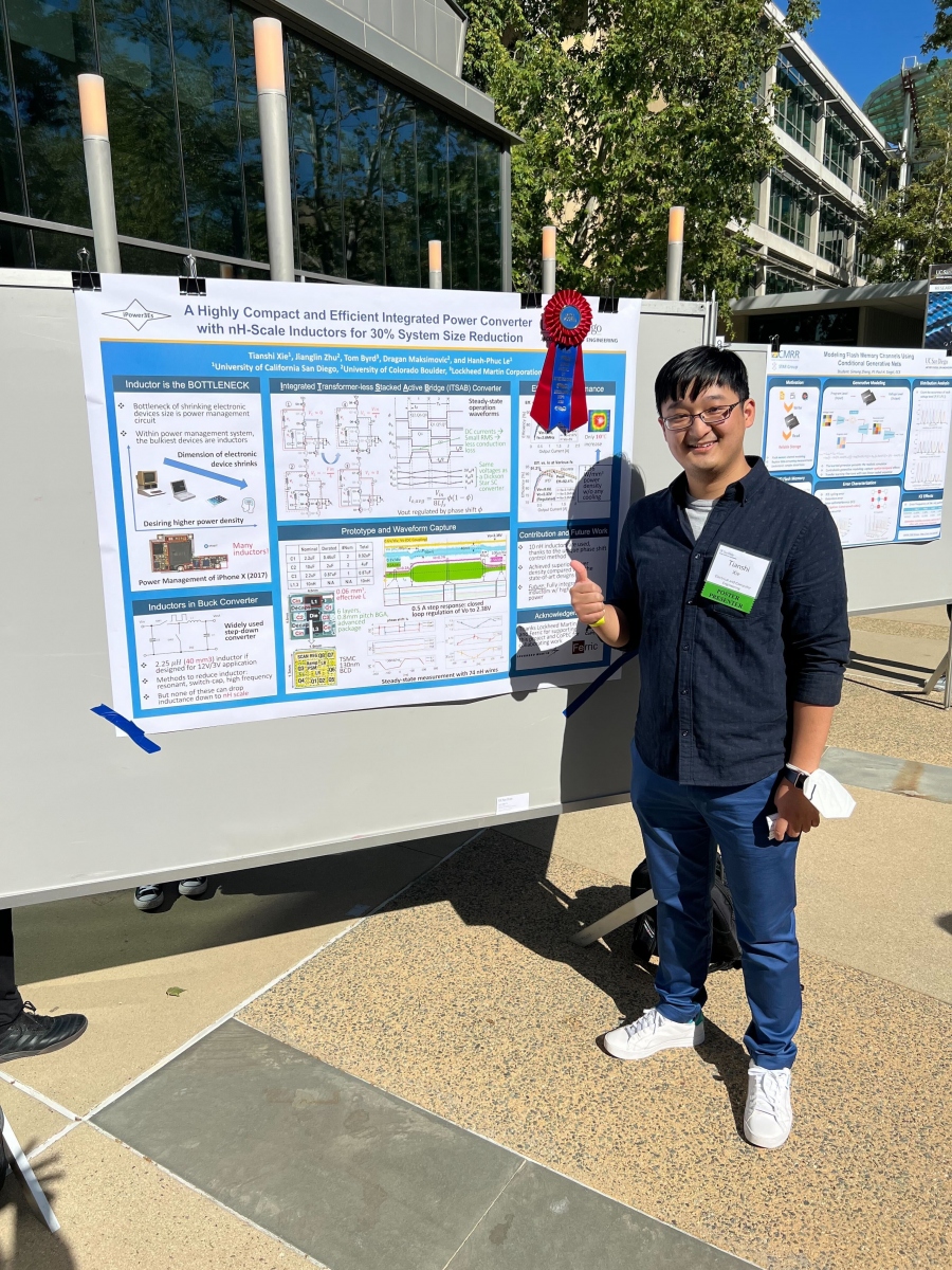 20220415 - Roger receives the best poster award at the UCSD Research Expo 2022